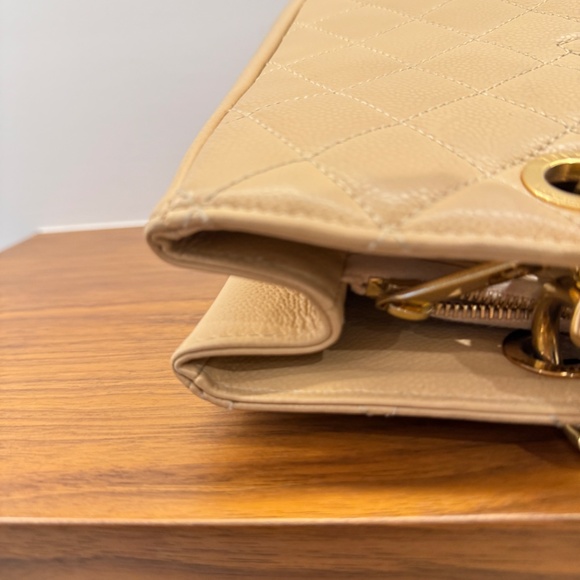 Chanel Grand Shopping tote in Caviar Beige Leather - Picture 8 of 10